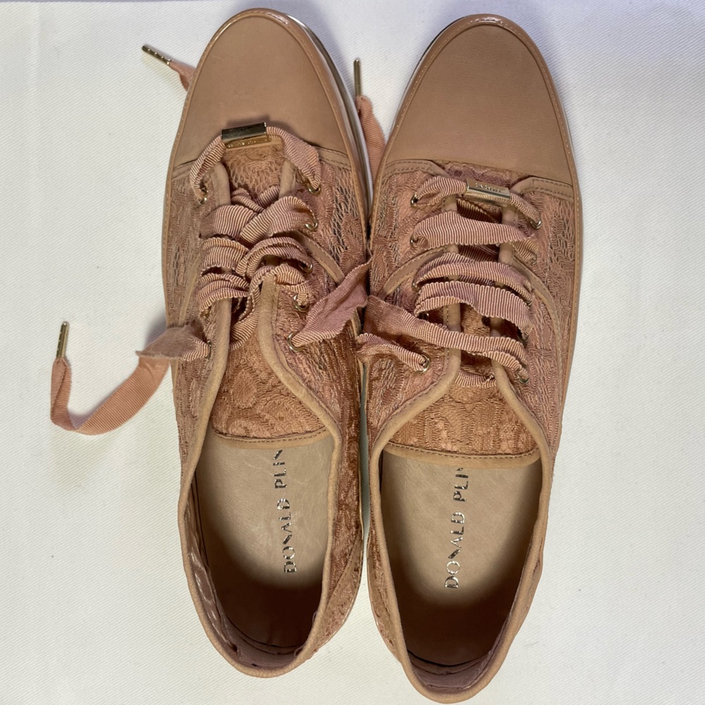 NWOT DONALD PLINER Lace Shoes.  Women’s 10 M